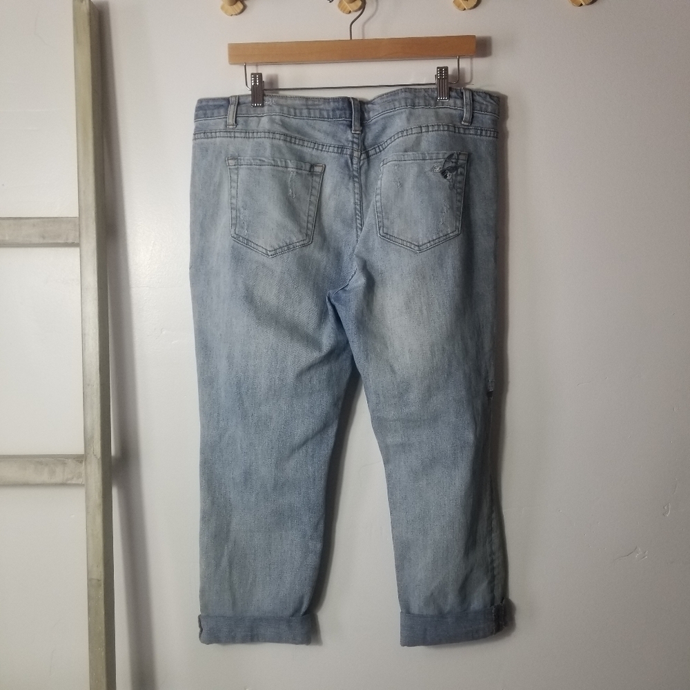 SAKS FIFTH AVENUE WOMEN'S RELAXED CROP DISTRESSED HUMMINGBIRD JEANS SIZE 31 - Picture 2 of 16